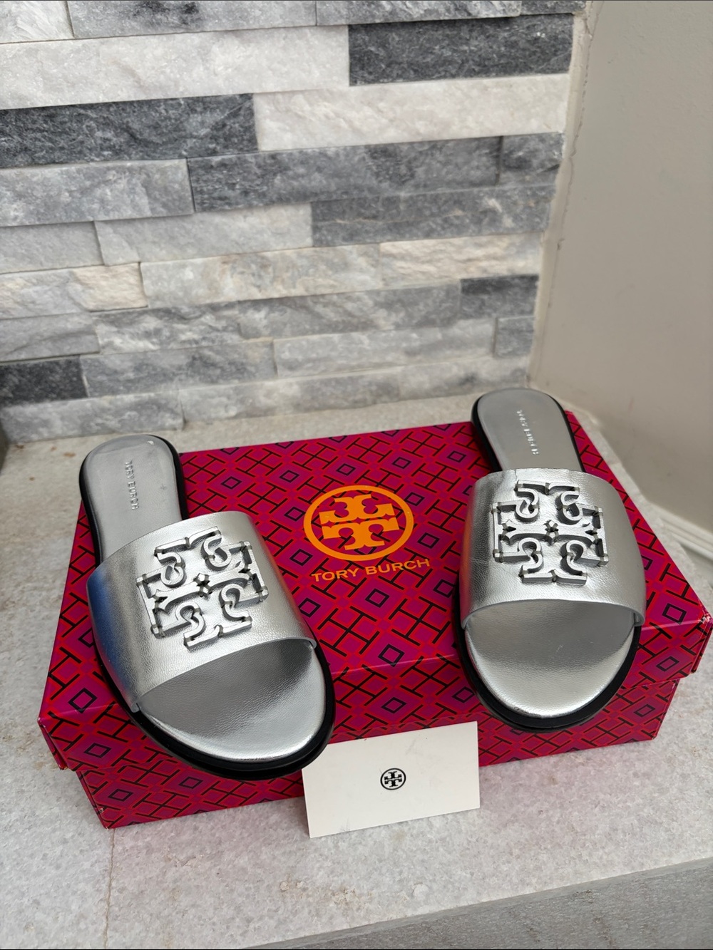 Tory Burch cut-out logo slides brand new in box size 6